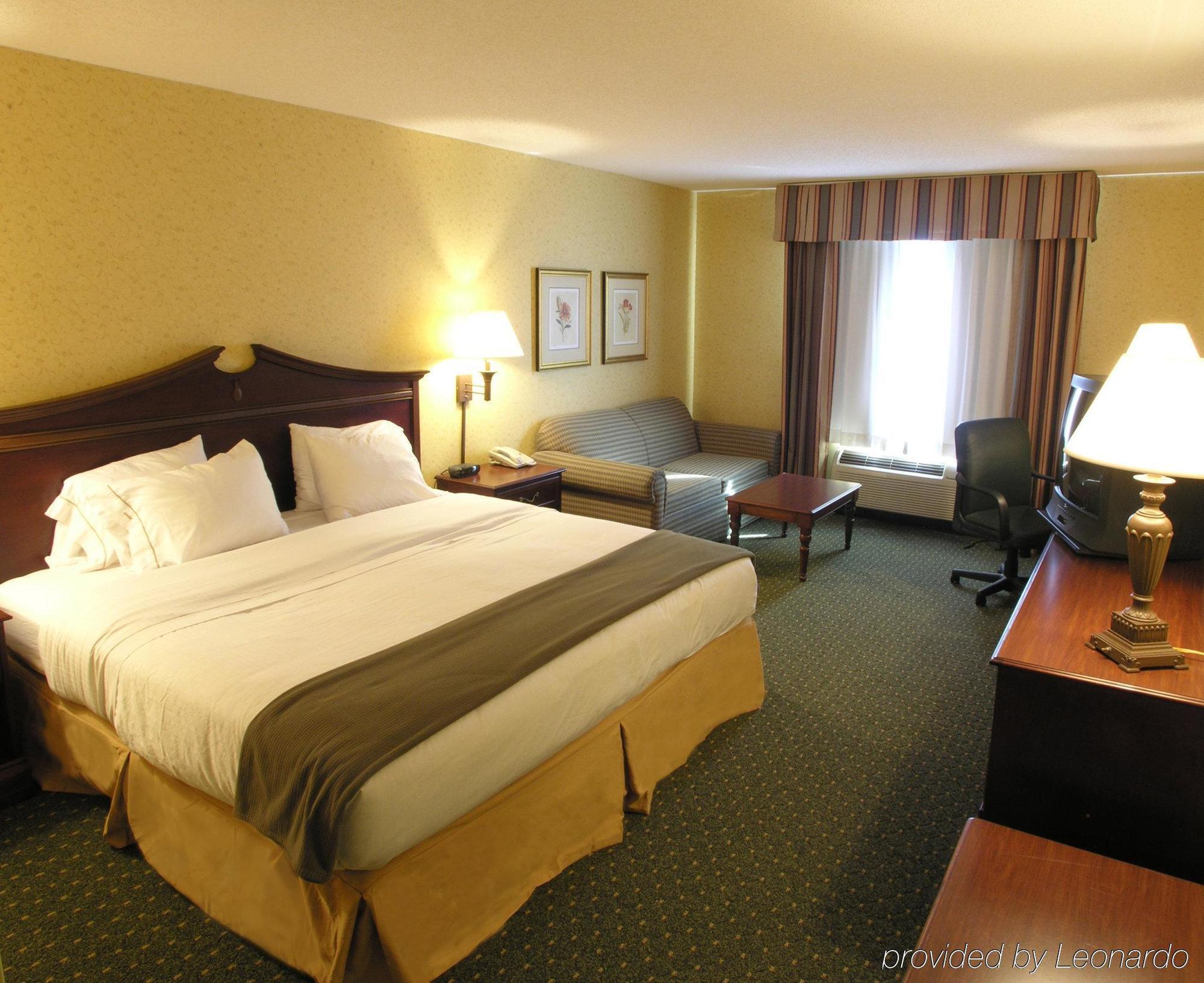 Holiday Inn Express & Suites Williamsburg, An Ihg Hotel Room photo