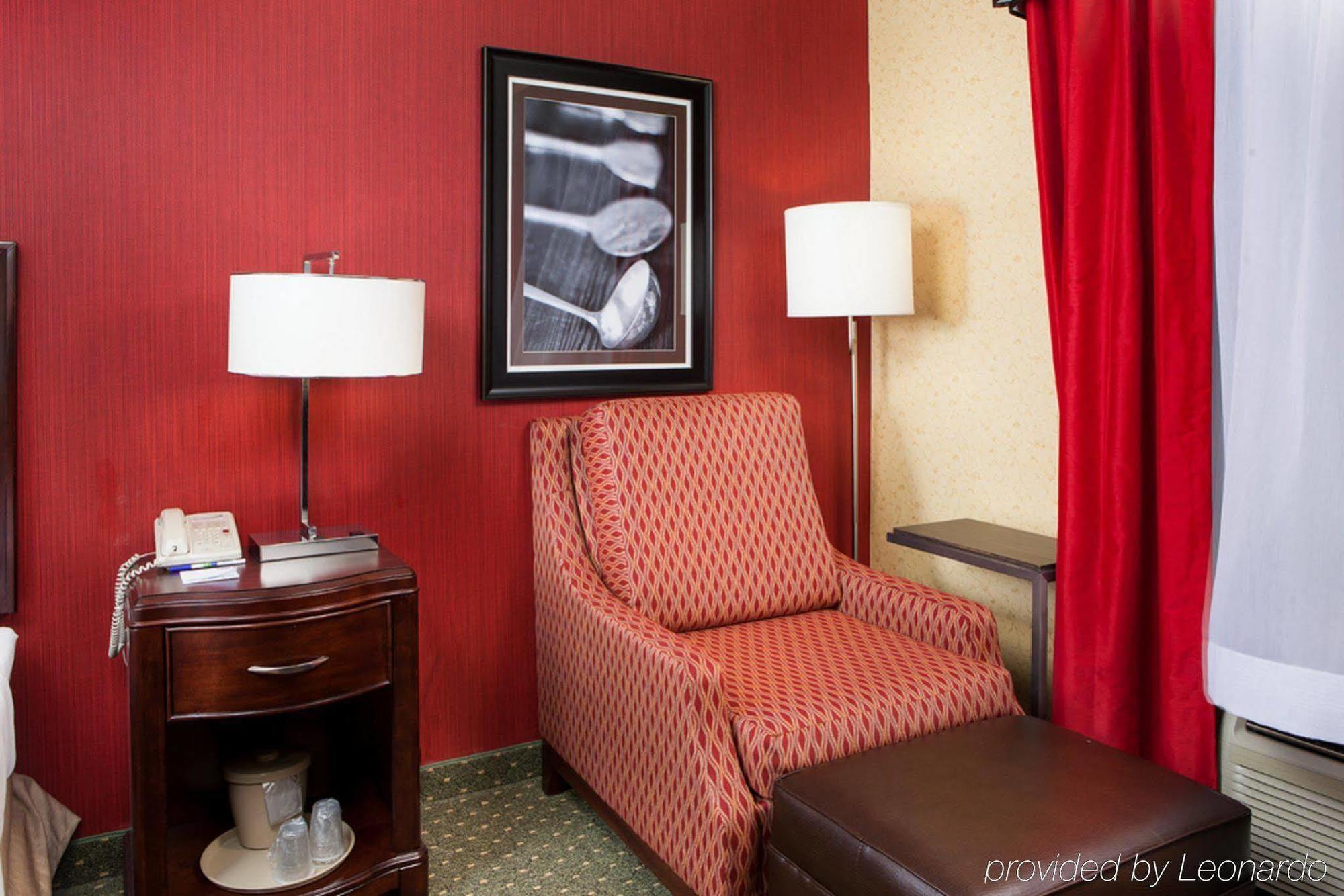 Holiday Inn Express & Suites Williamsburg, An Ihg Hotel Exterior photo