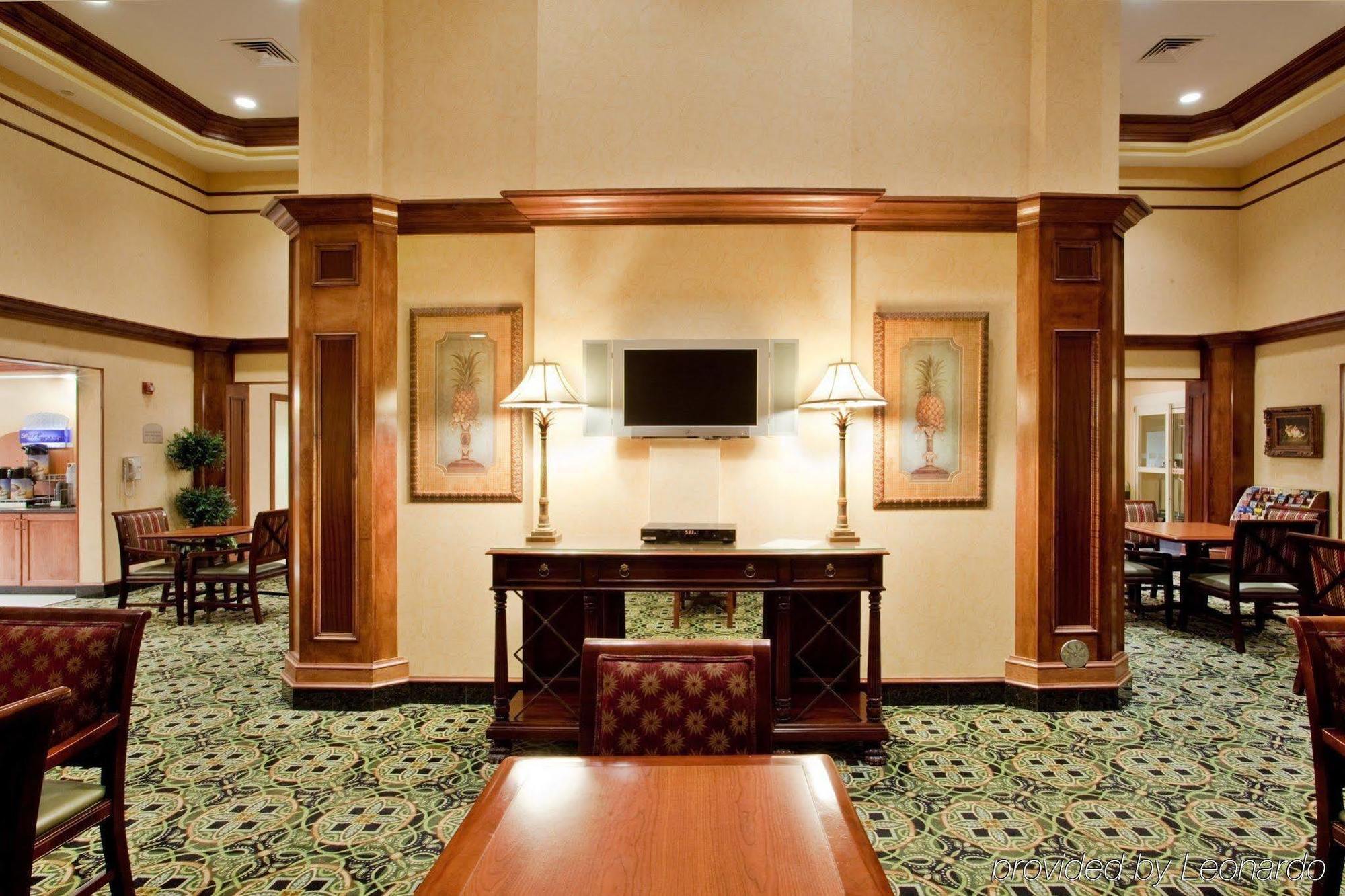 Holiday Inn Express & Suites Williamsburg, An Ihg Hotel Exterior photo